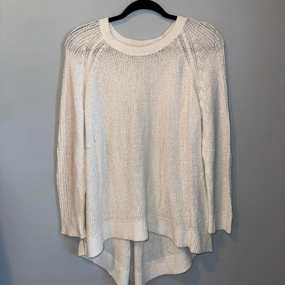White knitted high-low sweater